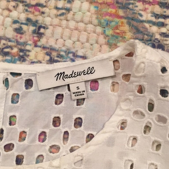 Pretty white top - Picture 2 of 2